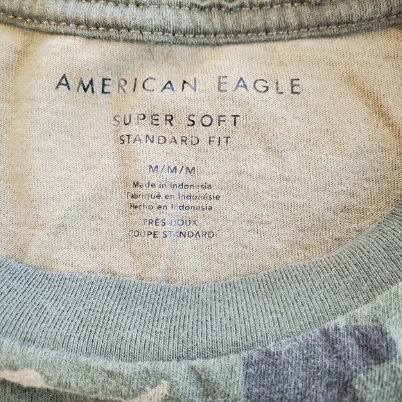 SENT TO THREDUP...Men's T-shirt, (American Eagle) - Picture 4 of 4